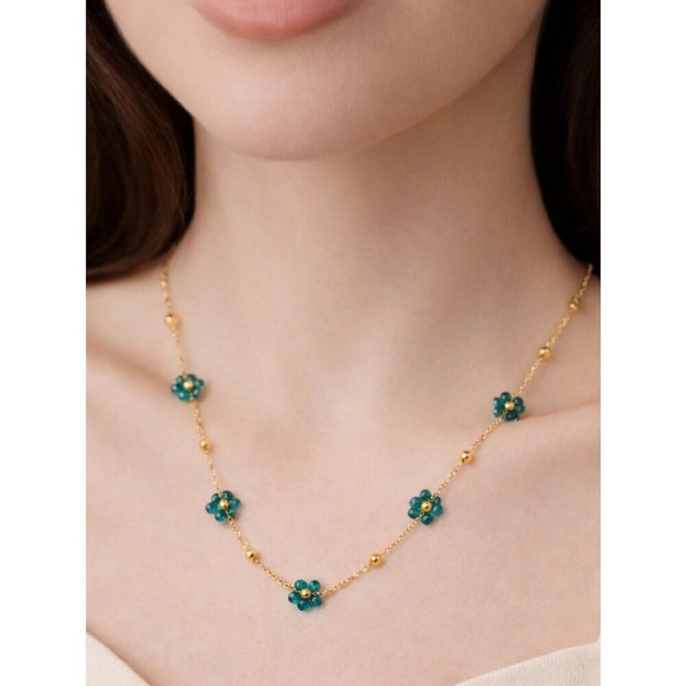 Green flower necklace A1828